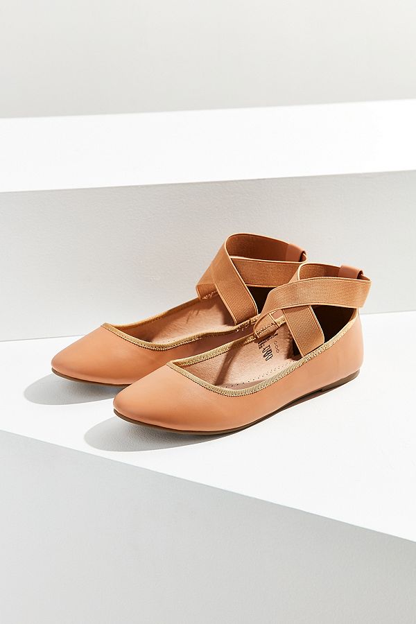 Elastic Cross-Strap Flat